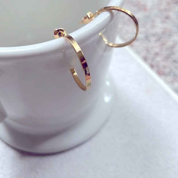 Open hoop earrings in gold - Picture 1 of 5